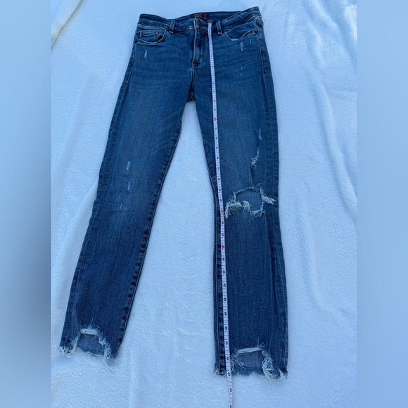 Abercrombie & Fitch Harper Low Rise Ankle Distressed Jeans, Size 27 - Picture 6 of 13